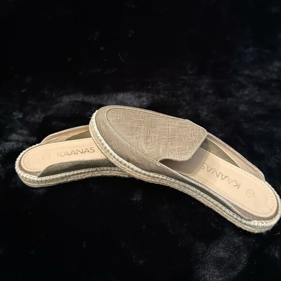 Women’s Kaanas Mules - Picture 1 of 10